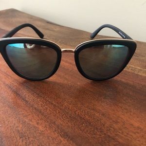 Daisy Fuentes Black and Gold Sunglasses